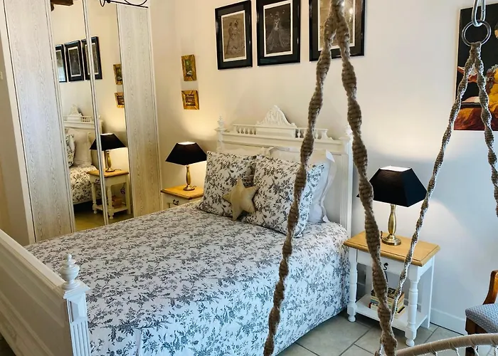 Du Rossignol A 5 Minutes Du Chateau De La Citardiere Et A 14 Minutes Du Chateau De Bourneau Mervent