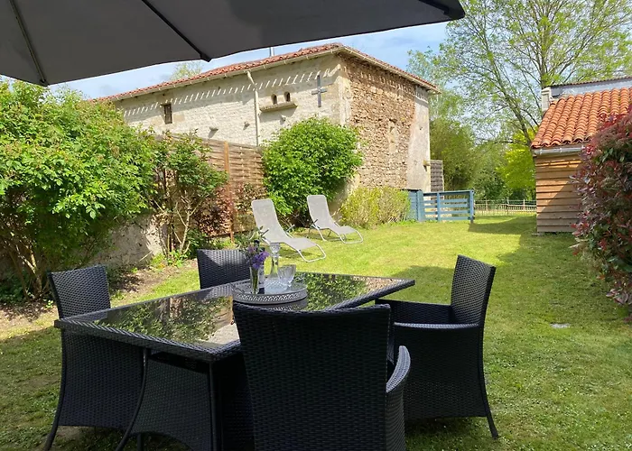 Du Rossignol A 5 Minutes Du Chateau De La Citardiere Et A 14 Minutes Du Chateau De Bourneau