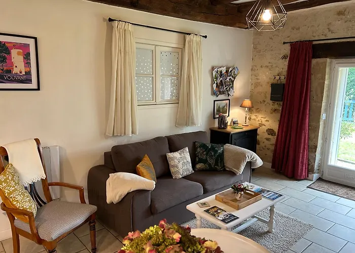 Du Rossignol A 5 Minutes Du Chateau De La Citardiere Et A 14 Minutes Du Chateau De Bourneau *