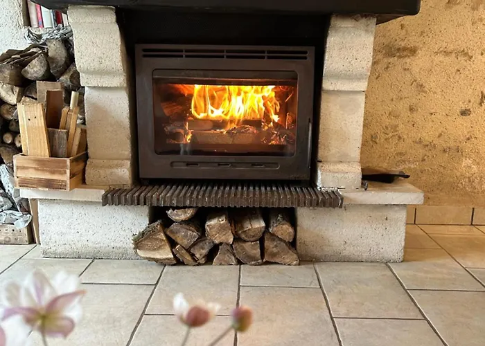 Du Rossignol A 5 Minutes Du Chateau De La Citardiere Et A 14 Minutes Du Chateau De Bourneau *