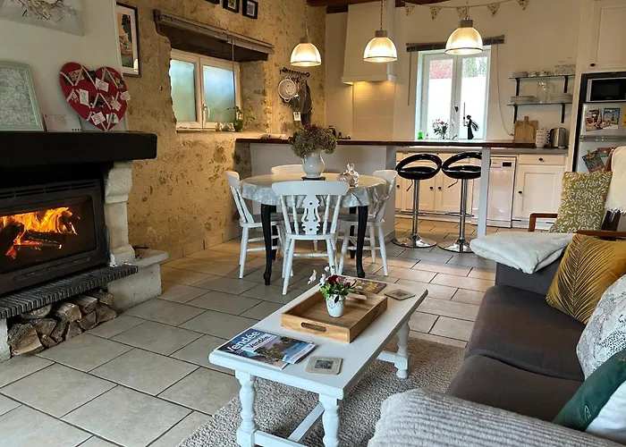 Du Rossignol A 5 Minutes Du Chateau De La Citardiere Et A 14 Minutes Du Chateau De Bourneau Mervent